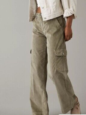 American Eagle Women's Green Corduroy Cargo Pants